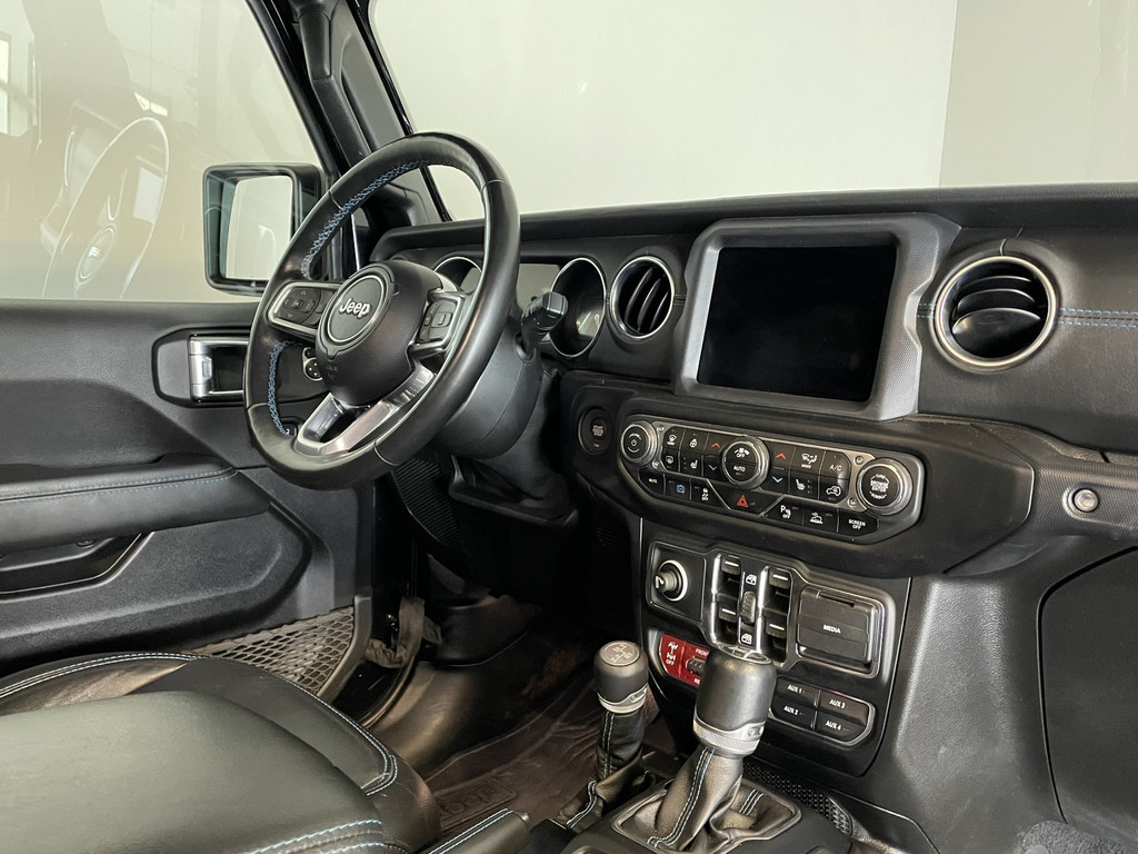 42972264-26.jpg